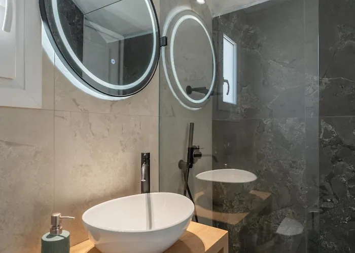 Irini's Poiema * Lefkes (Paros)